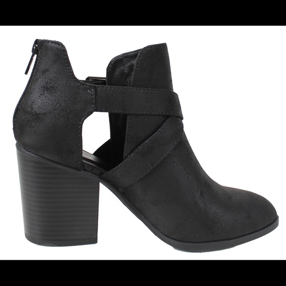 Black almond toe criss cross cut out ankle boot - Picture 3 of 4